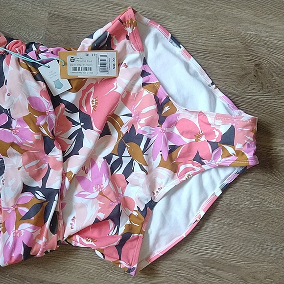 ☀️NWT High Coverage One Piece Pink Floral Swimsuit - Medium - Picture 4 of 11